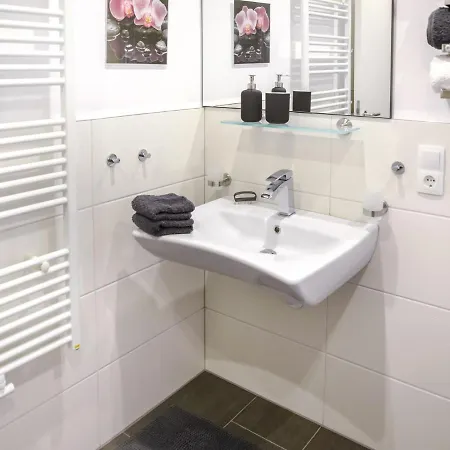 Simplistic In With Garden Apartment Neukieritzsch